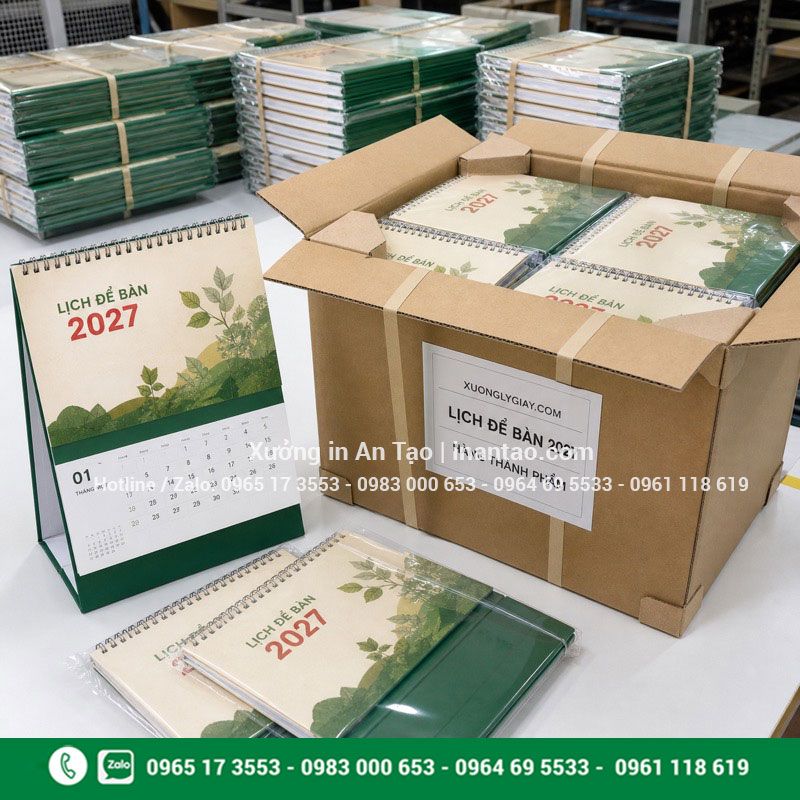 Kiểm tra và đóng gói lịch để bàn thành phẩm Đóng gói lịch để bàn 2027 thành phẩm trong hộp carton