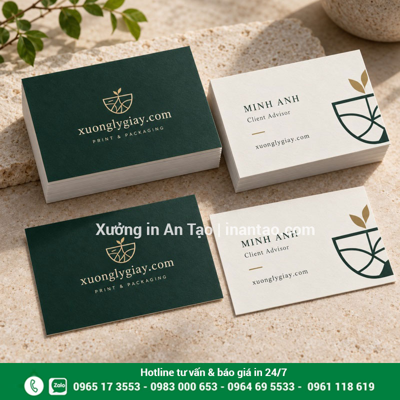 Mẫu in danh thiếp hai mặt tại xuonglygiay.com Mẫu danh thiếp xuonglygiay.com màu xanh lá và trắng kem, in hai mặt